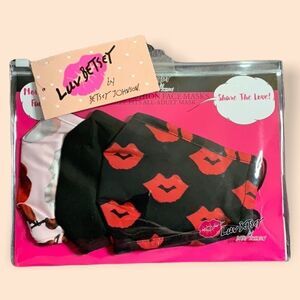𝅺NEW Betsey Johnson Fashion Mask set